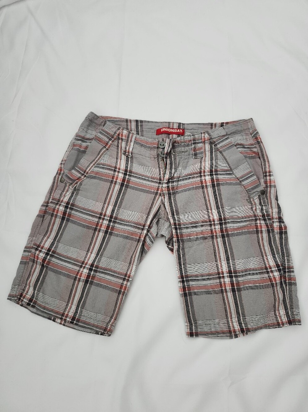 UNIONBAY Gray Plaid Men's Shorts with Red Accent